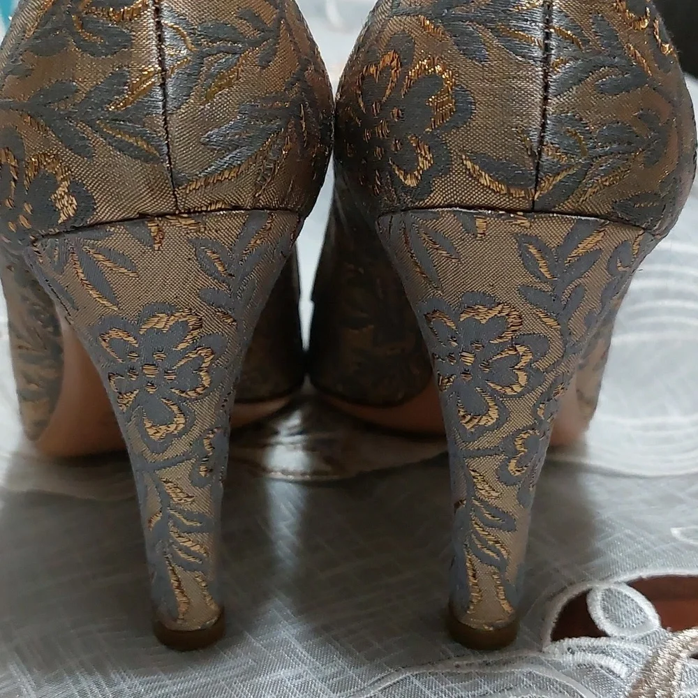 Prada bracade gold/blue pumps - Picture 6 of 7